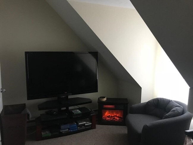 Building Photo - 37 Hodges Ave