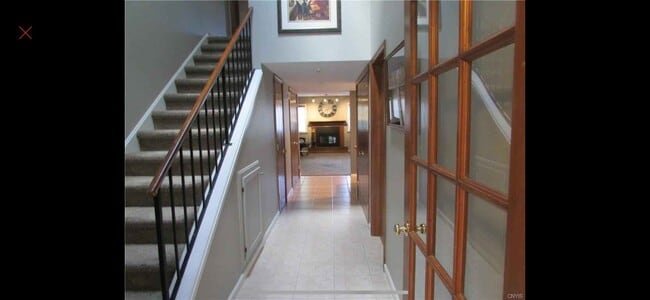 Building Photo - 372 Summerhaven Dr N