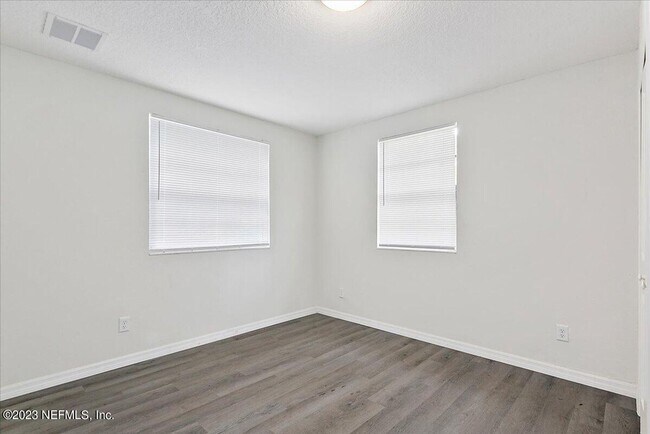 Building Photo - 1628 W 33rd St