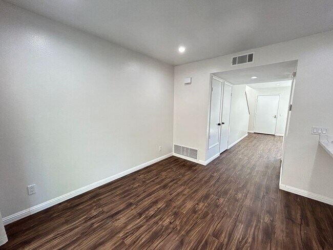Building Photo - 5749 E Creekside Ave