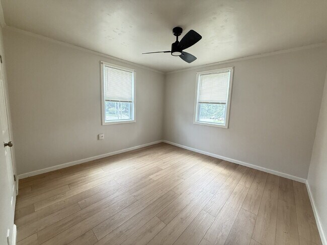 Building Photo - Updated 2BR/1BA in the Heart of Fountain City, Modern Finishes & Everyday Convenience!