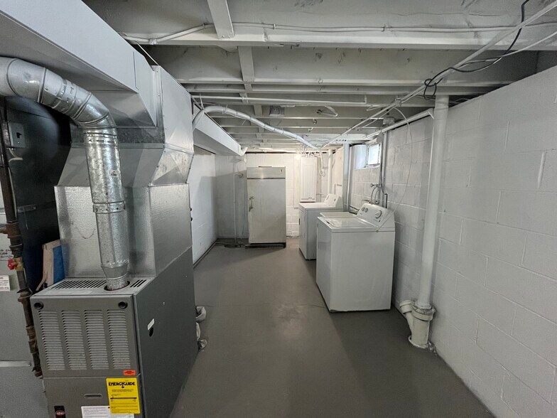 Building Photo - 104 Seminole Way