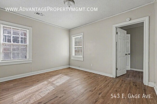 Building Photo - 543 E Gage Ave