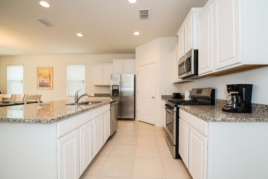 Building Photo - 5277 Oakbourne Ave