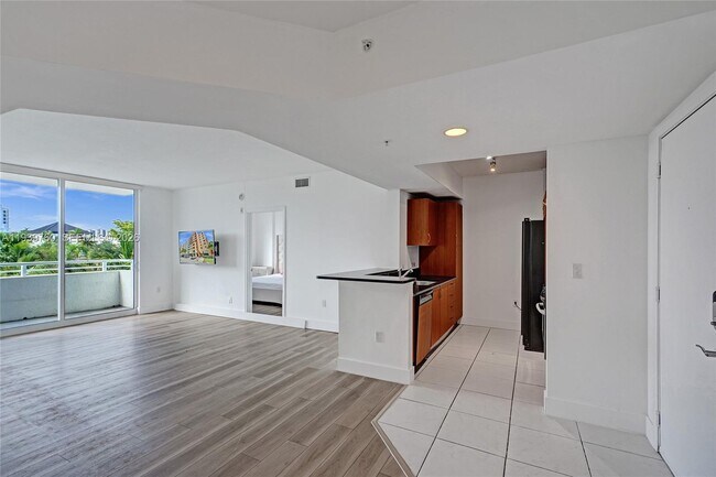 Building Photo - 2775 NE 187th St