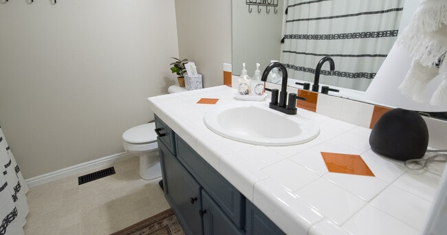 Building Photo - 1487 N Quincy Ave