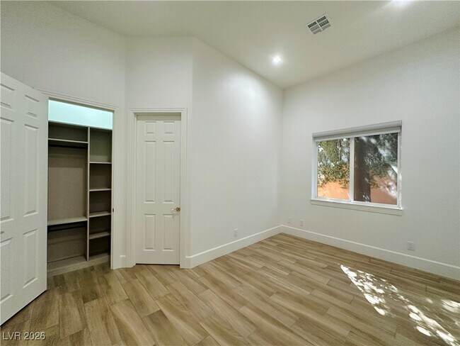 Building Photo - 2025 Grouse St