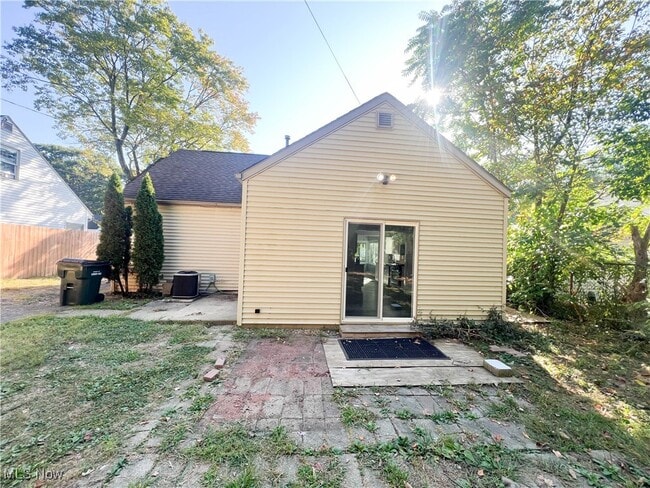 Building Photo - 2290 Suncrest Dr