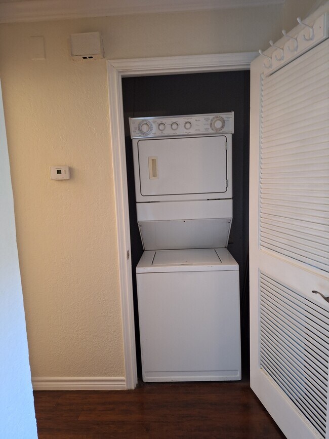 Building Photo - 1101 Calico Ln