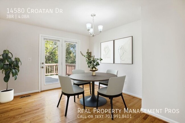 Building Photo - Terrific 3 Level End Unit Townhome For Ren...