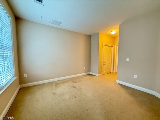 Building Photo - 2214 Ramapo Ct