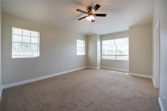 Building Photo - 3371 Lakeside Dr