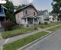 Building Photo - 3 BR 1 Bath - House off Broadway near Fost...