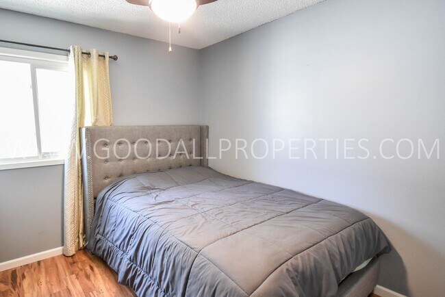 Building Photo - 2 Bedroom 2 Bath Home in Des Moines