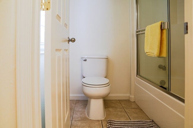 Building Photo - Beautiful and Spacious Home with Three Bedrooms Amazing Loft & Bonus Room!