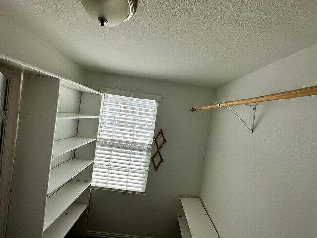 Building Photo - Make this Fairmount Showstopper Home!