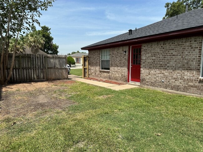 Building Photo - 121 BROWNELL