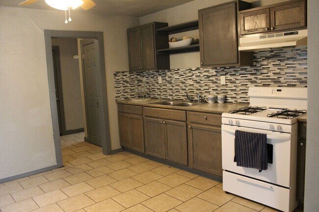 Building Photo - Spacious House for Rent in the Heart of Tu...