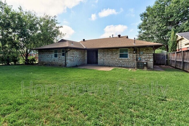 Building Photo - 2511 NW 45th St