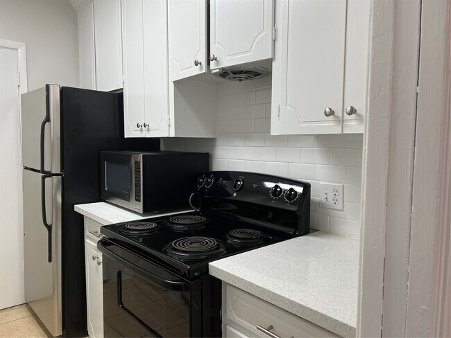 Building Photo - 2824 Briarhurst Dr