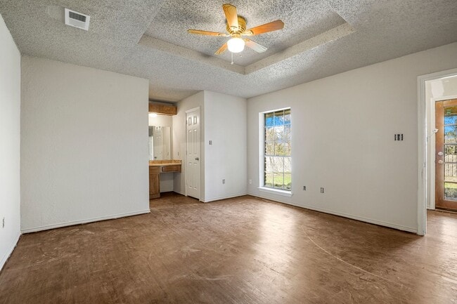 Building Photo - 223 E Pritchard Ln