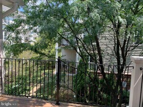 Building Photo - 8836 Ashgrove House Ln