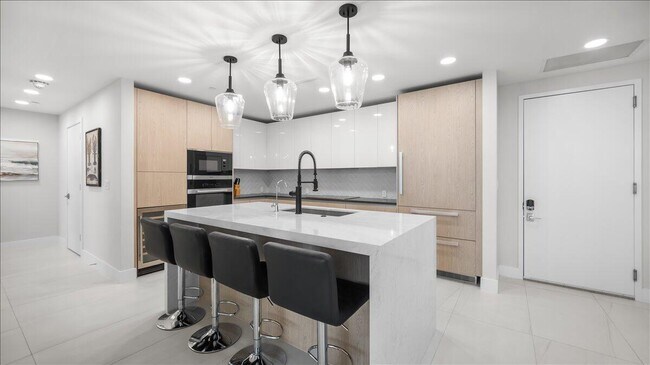 Building Photo - 3100 N Ocean Dr
