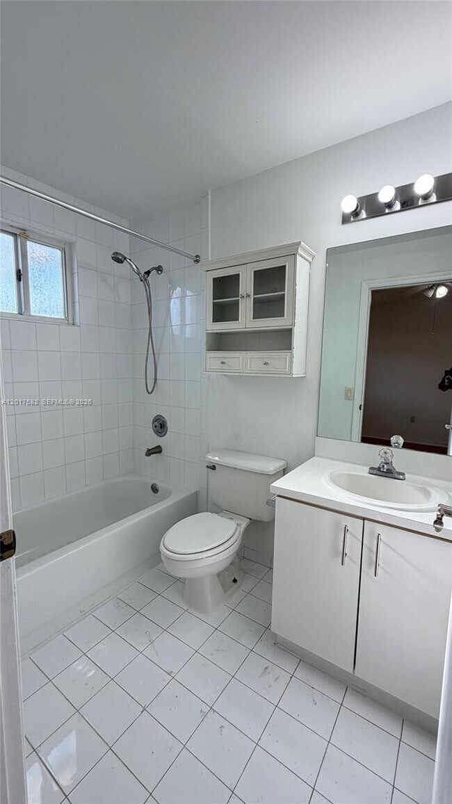 Building Photo - 8735 SW 152nd Ave