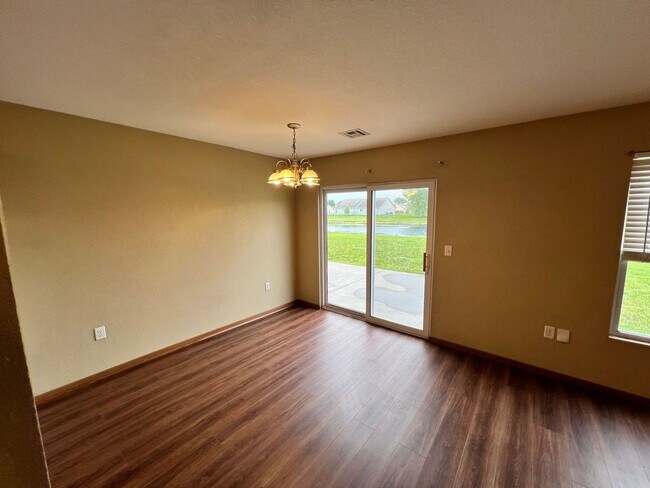 Building Photo - Welcome Home – Beautiful 4 Bed / 2.5 Bath ...