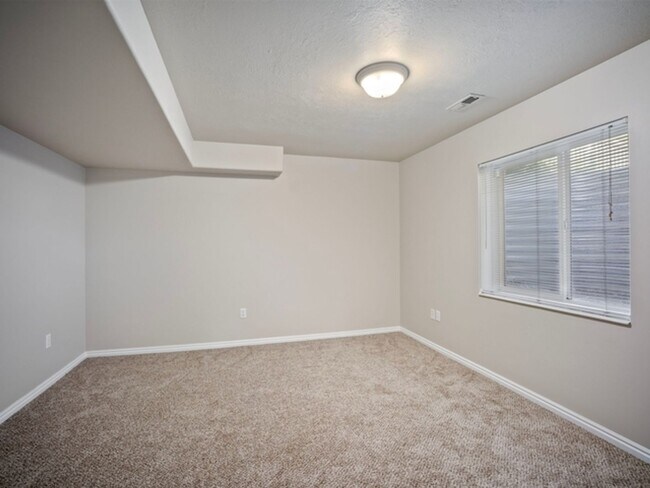 Building Photo - 1602 W Rockbridge Dr