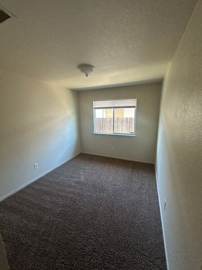 Building Photo - Four Bedroom Two Bathroom Home for Rent