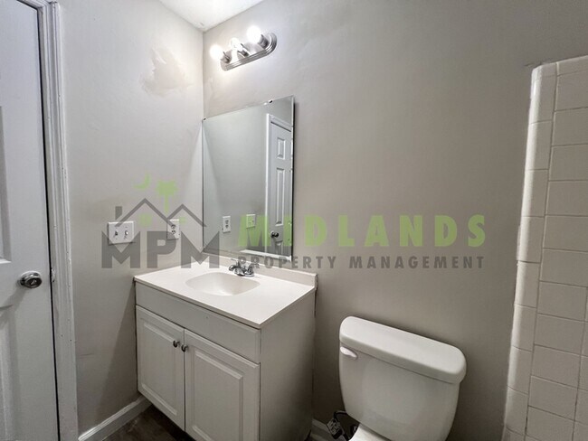 Building Photo - 204 S Cromwell St