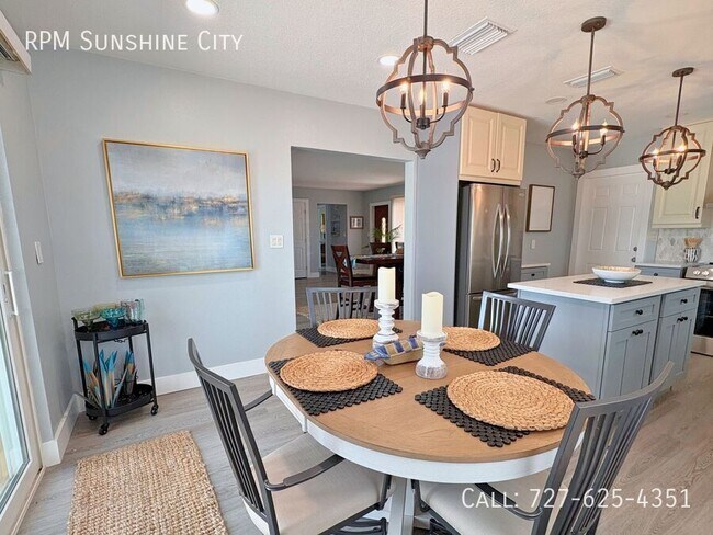Building Photo - 10128 Yacht Club Dr