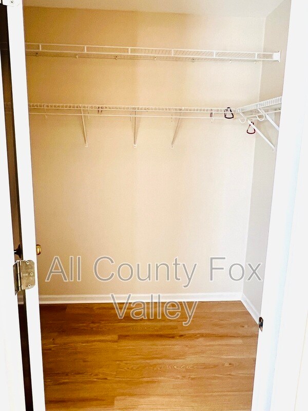 Building Photo - 2842 Cedar Glade Dr