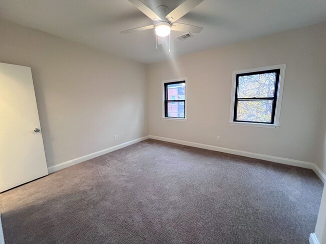 Building Photo - 419 S 17th St