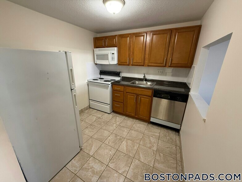 Building Photo - 90 Gardner St