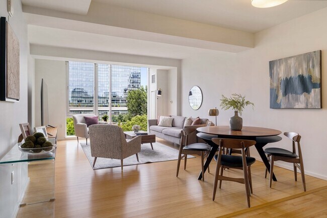 Building Photo - 2 Earhart St