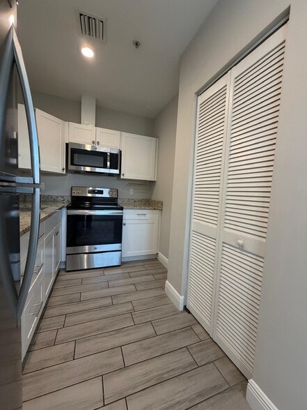 Building Photo - 1216 NW 6th Ct