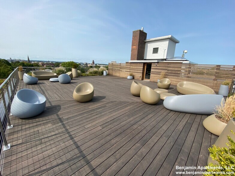 Building Photo - 334 Harvard St