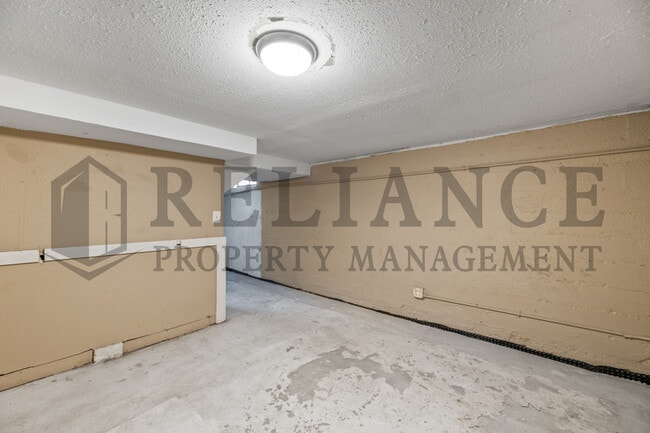 Building Photo - 2118 E 1st St N