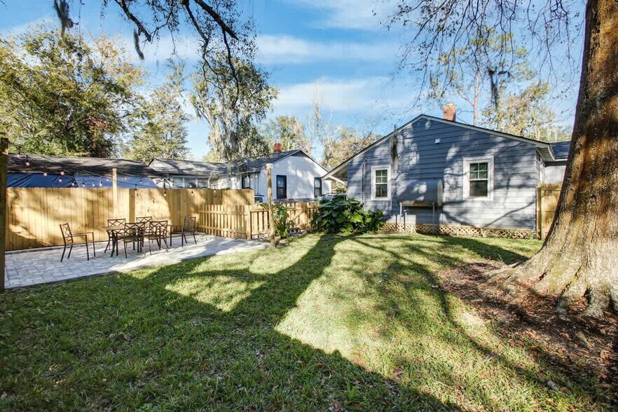 Building Photo - 1126 Murray Dr
