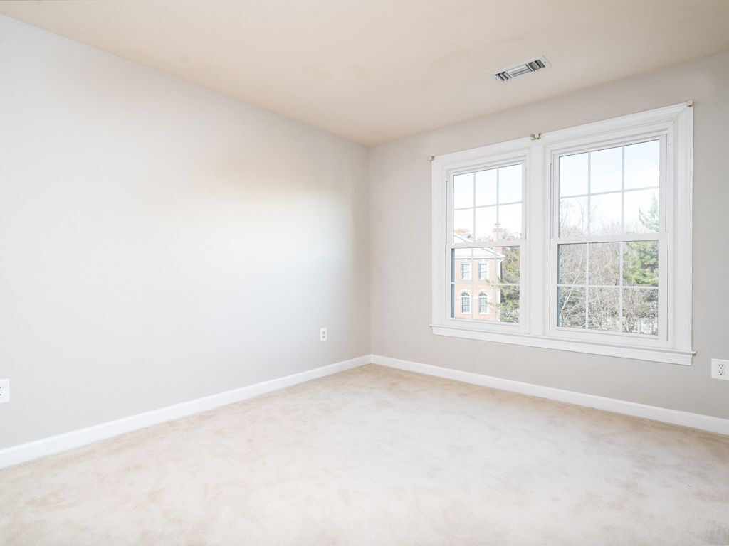 Building Photo - 2155 Wolftrap Ct