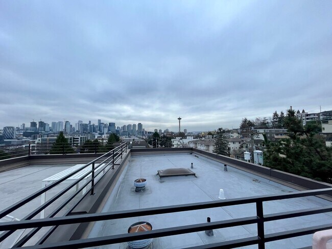 Building Photo - 1312 6th Ave N