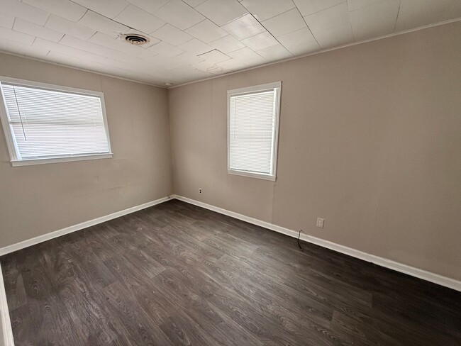 Building Photo - 218 Walnut St