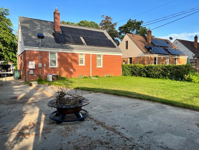 Backyard - 23501 Geneva St