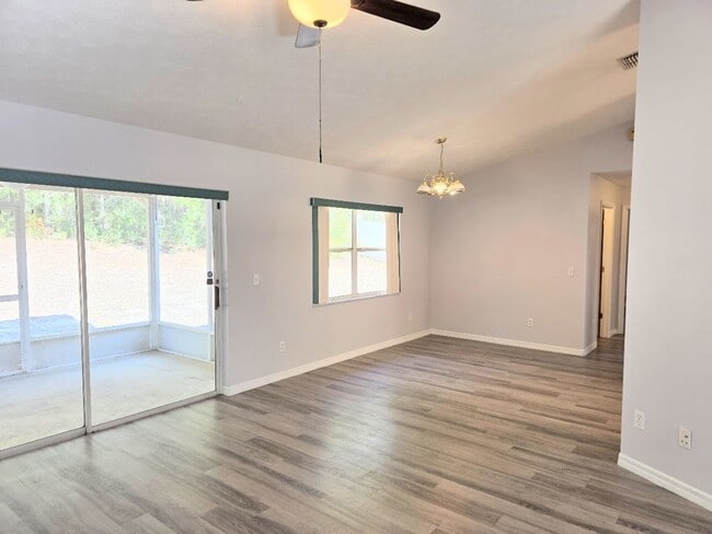 Building Photo - 3 bedroom, 2 bath, 2 car garage on a large lot!