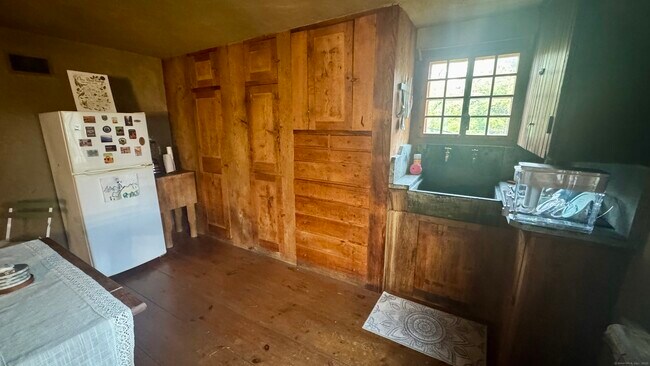 Building Photo - 45 Hoppen Rd