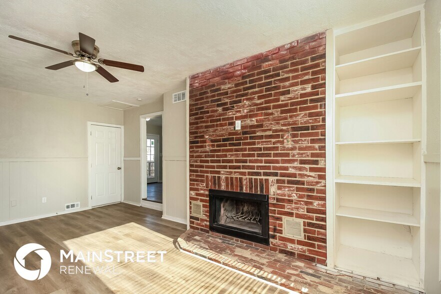 Building Photo - 310 Prairie Ln