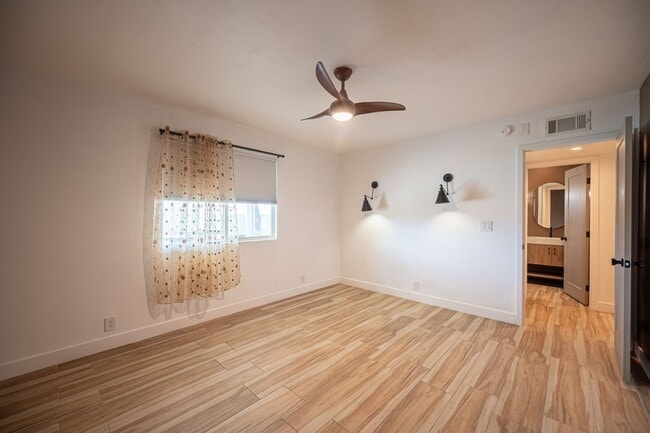 Building Photo - European-inspired Mid-Century Henderson Home!