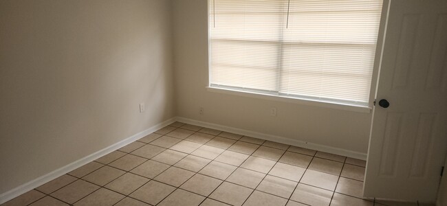 Building Photo - 205 Harbor Dr